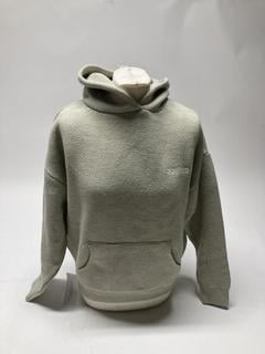 Lot 83  
            Birmingham Premium - Parcel Delivery Only 
                
REPRESENT MANOR T-SHIRT (SIZE S) AND SEEKERS HOODIE (SIZE XS) TOTAL ORIGINAL RRP ...