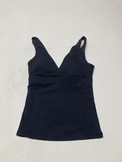 Lot 99  
            Birmingham Premium - Parcel Delivery Only 
                
ADANOLA OVER LEGGINGS (SIZE L) COLOUR (BLACK) AND T/IALA BLACK TRAINING TOP (SIZE...