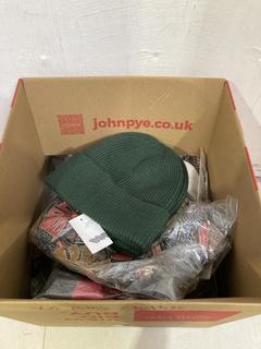 Lot 1014  
            Birmingham SR107 - Parcel Delivery Only 
                
6 X MEN'S CLOTHING TO INCLUDE THE NORTH FACE WHITE SLIPPERS UK SIZE 6