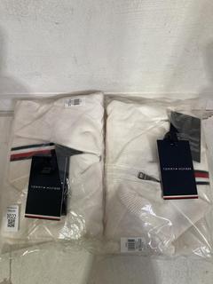 Lot 1022  
            Birmingham SR107 - Parcel Delivery Only 
                
2 X TOMMY HILFIGER WHITE ZIP UP UK SIZE XXXL TOTAL ORIGINAL RRP £260