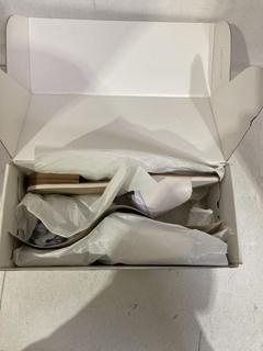 Lot 1025  
            Birmingham SR107 - Parcel Delivery Only 
                
RALPH LAUREN EVERLY SANDAL SIZE 6.5