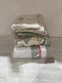 Lot 1066  
            Birmingham SR107 - Parcel Delivery Only 

                
5X ITEMS TO INCLUDE JOHN LEWIS & PARTNERS KINGSIZE 225 x 220CM