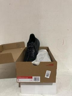 Lot 1082  
            Birmingham SR107 - Parcel Delivery Only 
                
ALTRA W EXPERIENCE FLOW TRAINERS SIZE 5