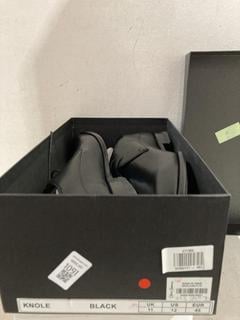 Lot 1091  
            Birmingham SR107 - Parcel Delivery Only 
                
OLIVER SWEENEY KNOLE BLACK SIZE 11