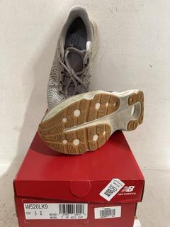 Lot 1092  
            Birmingham SR107 - Parcel Delivery Only 
                
NEW BALANCE MEDIUM MOYEN TRAINERS SIZE 7