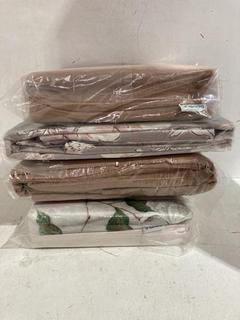 Lot 1103  
            Birmingham SR107 - Parcel Delivery Only 

                
4 X ASSORTED BEDDING TO INCLUDE CHRISTY DOUBLE FITTED SHEETS