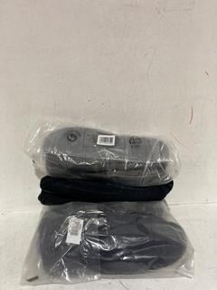 Lot 1104  
            Birmingham SR107 - Parcel Delivery Only 

                
4 X MOCCASIN STYLE SLIPPERS IN NAVY BLUE