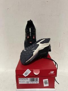 Lot 1105  
            Birmingham SR107 - Parcel Delivery Only 

                
NEW BALANCE MOYAN SHOES SIZE 8