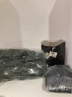 Lot 1119  
            Birmingham SR107 - Parcel Delivery Only 

                
3 X ITEMS TO INCLUDE JOHN LEWIS AND PARTNERS GREEN WINTER JACKET