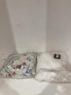 Lot 1126  
            Birmingham SR107 - Parcel Delivery Only 

                
2 X ITEMS TO INCLUDE JOHN LEWIS AND PARTNERS COTTON KAFTAN WHITE DRESS