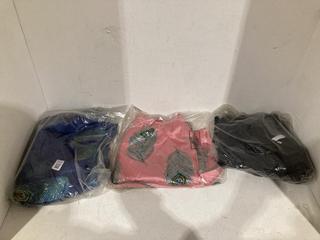 Lot 1146  
            Birmingham SR107 - Parcel Delivery Only 

                
3 X ITEMS TO INCLUDE NAVY SATIN PYJAMAS