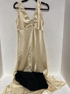 Lot 1150  
            Birmingham SR107 - Parcel Delivery Only 

                
2 X ITEMS TO INCLUDE JOHN LEWIS AND PARTNERS ANYDAY YELLOW DRESS