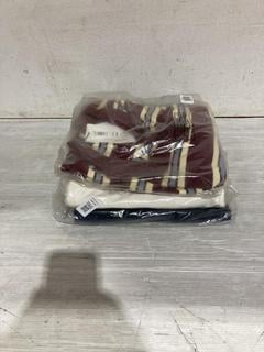 Lot 1166  
            Birmingham SR107 - Parcel Delivery Only 

                
3 X JOHN LEWIS & PARTNERS ITEMS TO INCLUDE LADIES POLO SHIRT SIZE 12