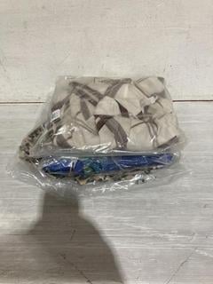 Lot 1167  
            Birmingham SR107 - Parcel Delivery Only 

                
3 X JOHN LEWIS & PARTNERS ITEMS TO INCLUDE CHECKERED DRESS SIZE 12