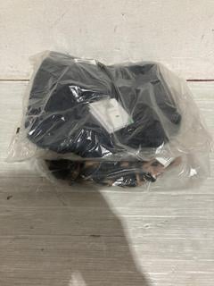 Lot 1171  
            Birmingham SR107 - Parcel Delivery Only 

                
2 X JOHN LEWIS & PARTNERS ITEMS TO INCLUDE CASH EASY V SWEATER NAVY BLUE SIZE 10