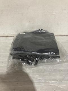 Lot 1173  
            Birmingham SR107 - Parcel Delivery Only 

                
2 X JOHN LEWIS & PARTNERS ITEMS TO INCLUDE 2 PAIR SLIM TROUSERS BLACK