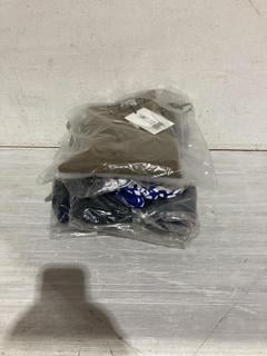 Lot 1177  
            Birmingham SR107 - Parcel Delivery Only 

                
4 X JOHN LEWIS & PARTNERS ITEMS TO INCLUDE LINEN WAISTCOAT SIZE 14