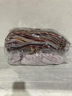 Lot 1204  
            Birmingham SR107 - Parcel Delivery Only 

                
2X ITEMS TO INLCUDE JOHN LEWIS & PARTNERS FLUFFY DRESSING GOWN