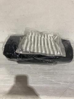 Lot 1206  
            Birmingham SR107 - Parcel Delivery Only 

                
3X ITEMS TO INLCUDE NOBODYS CHILD WIDE LEG DENIM JEANS (SIZE 16)