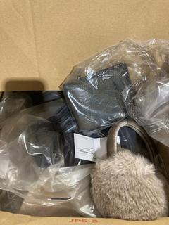 Lot 1213  
            Birmingham SR107 - Parcel Delivery Only 

                
COLLECTION OF ITEMS TO INCLUDE JOHN LEWIS & PARTNERS FAUX FUR EARMUFF