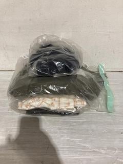 Lot 1220  
            Birmingham SR107 - Parcel Delivery Only 

                
3 X ITEMS TO INCLUDE JOHN LEWIS AND PARTNERS GREEN HOODIE