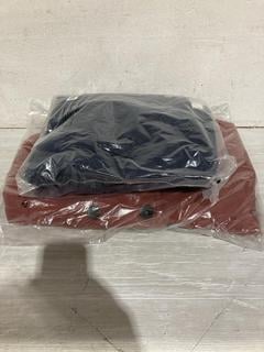 Lot 1221  
            Birmingham SR107 - Parcel Delivery Only 

                
2 X ITEMS TO INCLUDE JOHN LEWIS AND PARTNERS SHORT CITY COAT