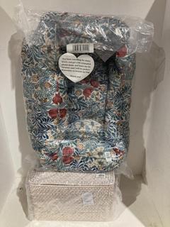 Lot 1239  
            Birmingham SR107 - Parcel Delivery Only 

                
2 X JOHN LEWIS & PARTNERS ITEMS TO INCLUDE WICKER WEEVED BASKET