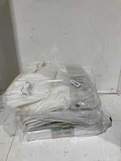 Lot 1261  
            Birmingham SR107 - Parcel Delivery Only 

                
3 X JOHN LEWIS & PARTNERS BEDDING TO INCLUDE LUXURY EGYPTIAN COTTON DEEP FITTED S...