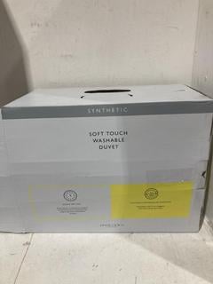 Lot 1269  
            Birmingham SR107 - Parcel Delivery Only 

                
JOHN LEWIS SYNTHETUC SOFT TOUCH WASHABLE DUVET KINGSIZE