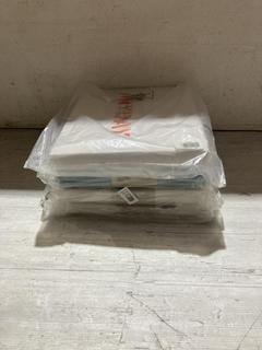 Lot 273  
            Birmingham SR107 - Parcel Delivery Only 
                
4 X ASSORTED BEDDING TO INCLUDE JOHN LEWIS & PARTNERS EGYPTIAN COTTON DEEP FITTED...