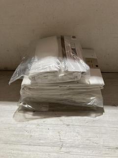 Lot 282  
            Birmingham SR107 - Parcel Delivery Only 

                
4 X JOHN LEWIS & PARTNERS BEDDING TO INCLUDE NATURAL COTTON QUILTED PILLOW PROTECTOR