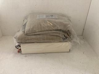 Lot 317  
            Birmingham SR107 - Parcel Delivery Only 

                
2 X ASSORTED CURTAINS TO INCLUDE ORLA KIELY MULTI STEM CURTAINS