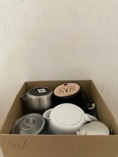 Lot 319  
            Birmingham SR107 - Parcel Delivery Only 

                
5 X KITCHEN APPLIANCES TO INCLUDE JOHN LEWIS GLASS KETTLE