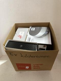 Lot 340  
            Birmingham SR107 - Parcel Delivery Only 
                
5 X ASSORTED KITCHENWARE TO INCLUDE JOSEPH JOSEPH SWITCH SCALE
