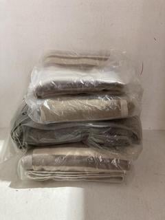 Lot 344  
            Birmingham SR107 - Parcel Delivery Only 
                
4 X TOWELS TO INCLUDE BROW AND BEIGE STRIPED PATTERN TOWEL
