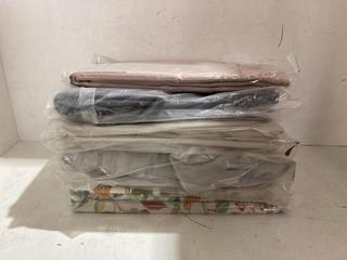 Lot 346  
            Birmingham SR107 - Parcel Delivery Only 
                
5 X ASSORTED BEDDING ITEMS TO INCLUDE SANDERSON X NATIONAL TRUST DOUBLE DUVET COV...
