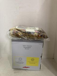 Lot 351  
            Birmingham SR107 - Parcel Delivery Only 
                
2 X ASSORTED BEDDING ITEMS TO INCLUDE JOHN LEWIS & PARTNERS SOFT TOUCH WASHABLE D...