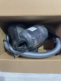 Lot 424  
            Birmingham SR107 - Parcel Delivery Only 
                
RUSSELL HOBBS VACUUM CLEANER UNIT