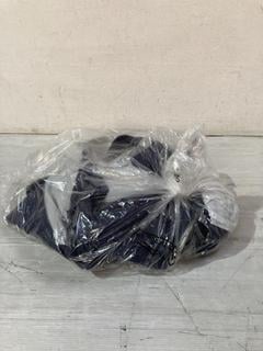 Lot 490  
            Birmingham SR107 - Parcel Delivery Only 
                
JACK WOLFSKIN NAVY BLUE JACKET WOMENS SIZE M