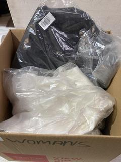 Lot 514  
            Birmingham SR107 - Parcel Delivery Only 

                
BOX OF 5 X JOHN LEWIS & PARTNERS WOMANS CLOTHS APPROX ORIGINAL RRP £150