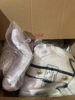 Lot 515  
            Birmingham SR107 - Parcel Delivery Only 

                
BOX OF 5 X JOHN LEWIS & PARTNERS WOMANS CLOTHS APPROX ORIGINAL RRP £150