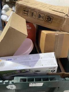 Lot 547  
            Birmingham SR107 - Parcel Delivery Only 
                
5 X ASSORTED KITCHEN ACCESSORIES TO INCLUDE SALTER FRUIT AND VEG SLICER