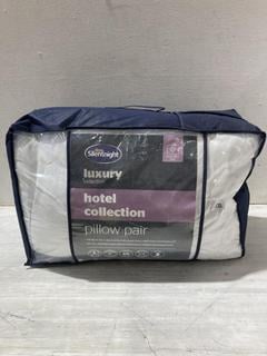 Lot 562  
            Birmingham SR107 - Parcel Delivery Only 

                
2 X ITEMS TO INCLUDE SILENTNIGHT LUXURY HOTEL COLLECTION PILLOW PAIR