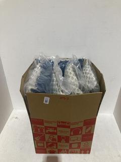 Lot 601  
            Birmingham SR107 - Parcel Delivery Only 

                
BOX OF 5 X CUSHIONS WITH POM POMS