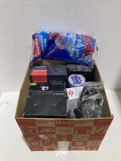 Lot 611  
            Birmingham SR107 - Parcel Delivery Only 

                
8 X KITCHEN ACCESSORIES TO INCLUDE BRAUN MULTI MIXER 3