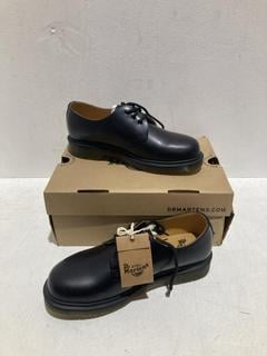 Lot 614  
            Birmingham SR107 - Parcel Delivery Only 

                
DR AIRWAIR MARTENS BOOTS SIZE UK 5