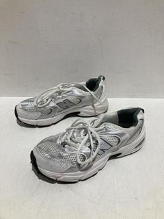 Lot 622  
            Birmingham SR107 - Parcel Delivery Only 

                
NEW BALANCE 530 SNEAKER SIZE UK 4