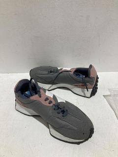 Lot 625  
            Birmingham SR107 - Parcel Delivery Only 

                
NEW BALANCE 327 SNEAKER