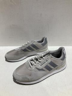 Lot 628  
            Birmingham SR107 - Parcel Delivery Only 

                
ADIDAS ORIGINALS TREZIOD 2.0 TRAINERS SIZE UK 8.5