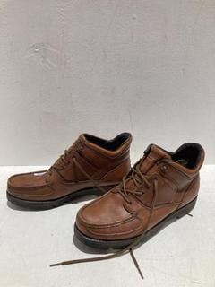 Lot 631  
            Birmingham SR107 - Parcel Delivery Only 

                
ROCKPORT MENS WEATHER READY HIKING BOOTS